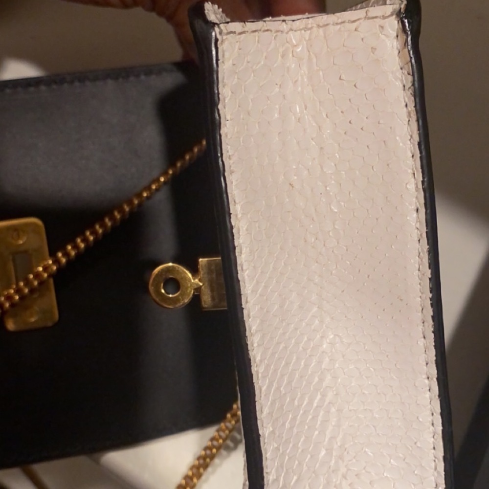Versace - Picture 3 of 5